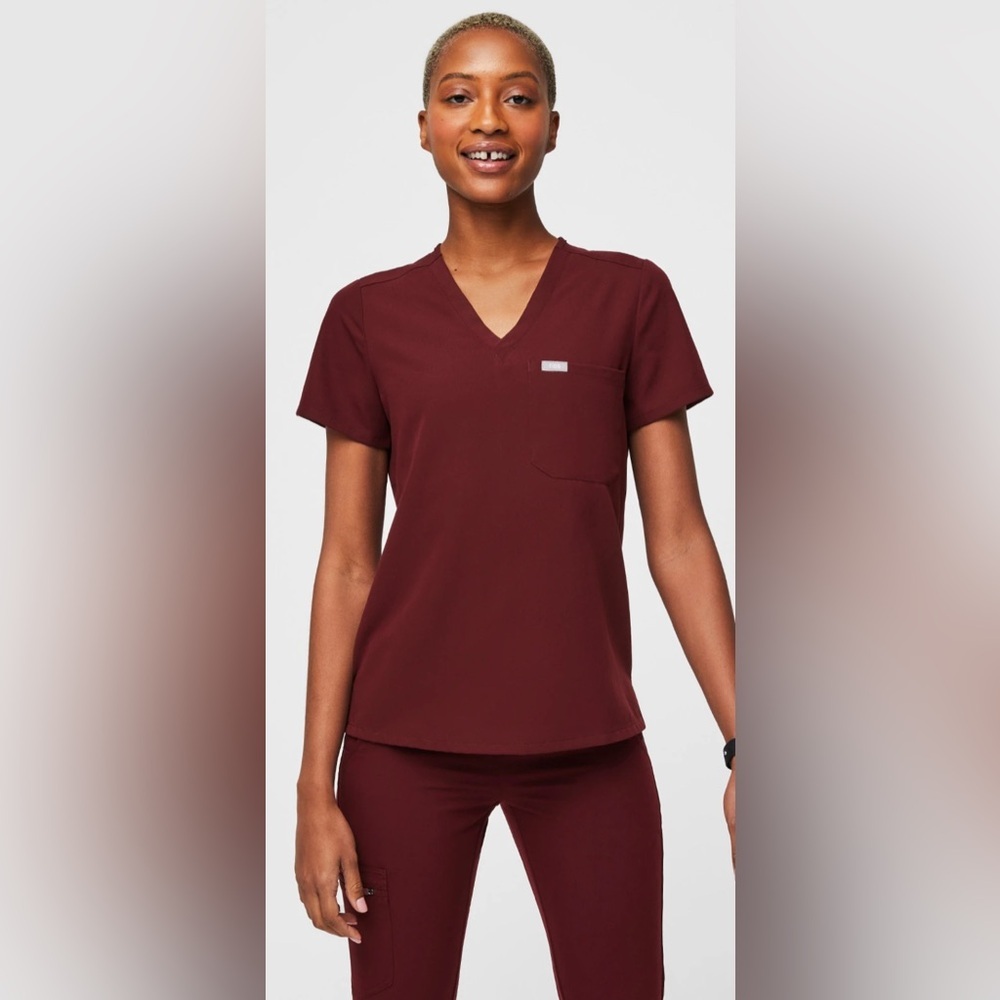FIGS Burgundy Catarina One-Pocket Scrub Top Size Small